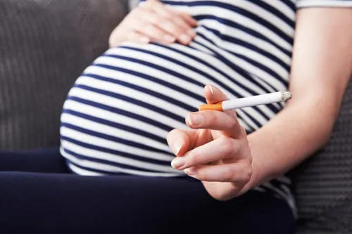[ SANTE ] Tabac et grossesse : Plus de 10% des femmes françaises...