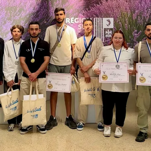 [ EDUCATION -  ARLES ] Les carrossiers alternants du lycée Charles...