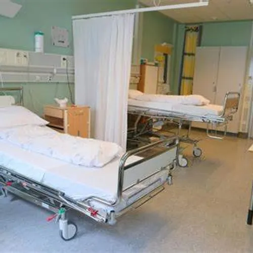 [ Santé ] Réduction de 4 900 lits d'hospitalisation complète dans...
