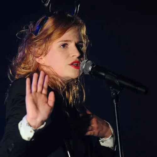 [ MUSIQUE ] Tombé malade, Christine and the Queens annule sa...