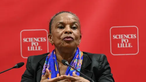 [ POLITIQUE ] Présidentielle 2022 : Taubira promeut la vaccination...