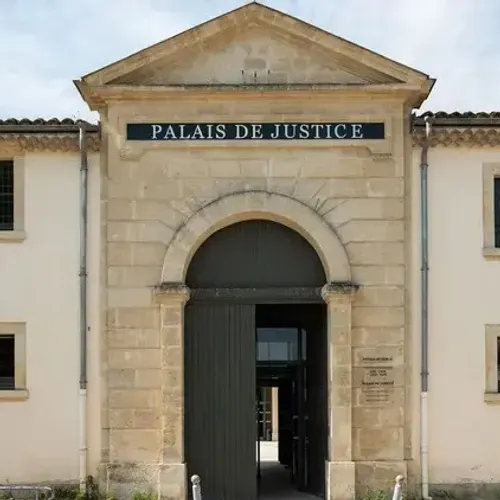 [ Justice ] Deux policiers jugés à Tarascon
