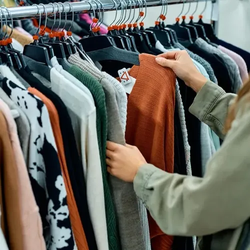 [ Société ] Réguler la ‘fast fashion’ : un projet de loi en examen...