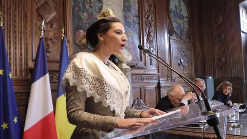 [ CULTURE/TRADITIONS ] Arles: La Reine d'Arles prend position face...
