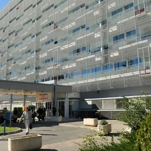 [ Société / Santé ]  Mobilisation pour la sauvegarde de l'hôpital...