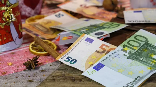 [ SOCIETE - FRANCE ] Retraites, SMIC, tabac, permis, timbres…ce qui...