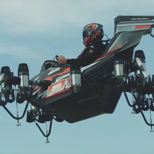 [ INNOVATION ] La voiture volante de Franky Zapata a réussi les test