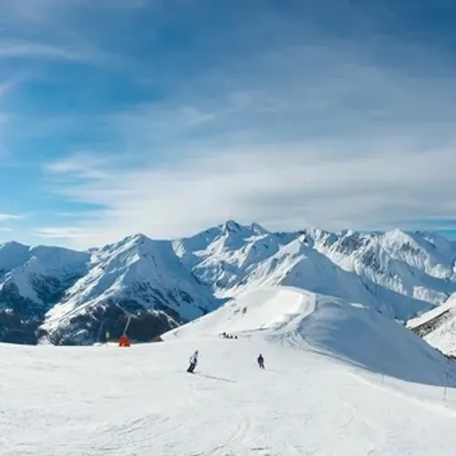 [ SOCIETE ]: La neige est bien là, les pistes de ski sont ouvertes,...