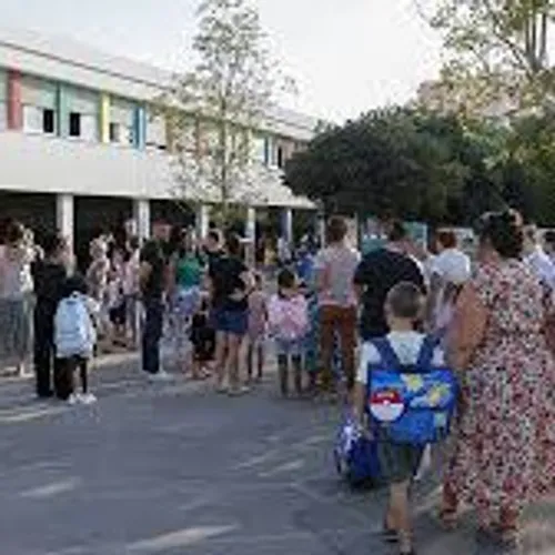 [ POLITIQUE/SOCIETE - ISTRES ] Les écoles ont fait peau neuve avec...