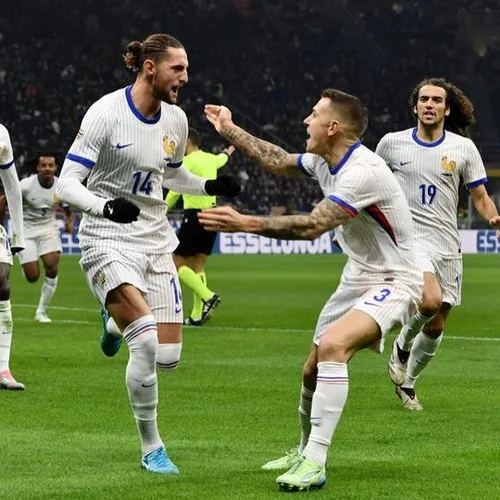 [ SPORT - FOOTBALL ] La France termine en tête de son groupe en...