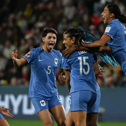 [ SPORT - FOOTBALL ] Coupe du Monde féminine: Les Bleues se...