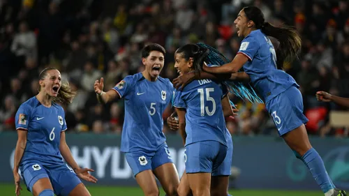 [ SPORT - FOOTBALL ] Coupe du Monde féminine: Les Bleues se...