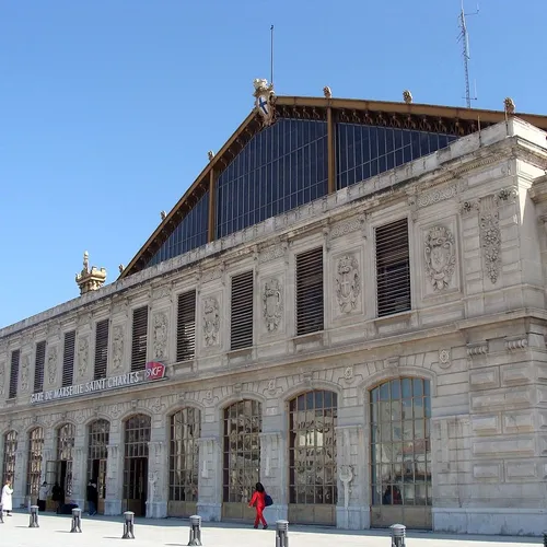 [ SOCIETE ] À Marseille, la SNCF cesse le nettoyage de la gare...