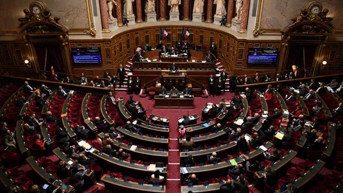 [ GREVE ] Réforme des retraites: L'Etat valide l'article 2, les...