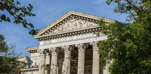 [ JUSTICE - NIMES ] Installés sur des terrains qu’ils ont achetés,...