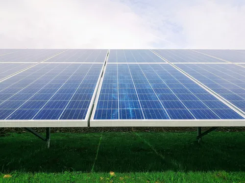 [ ECONOMIE - ECOLOGIE ] UNE USINE DE PANNEAUX PHOTOVOLTAIQUES