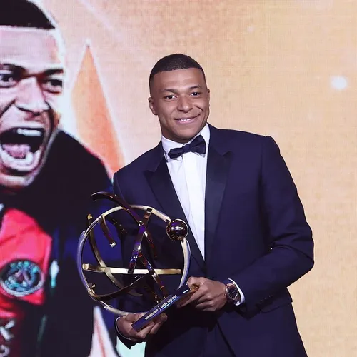 [ SPORT - FOOTBALL ] Kylian Mbappé sacré meilleur joueur de Ligue 1...