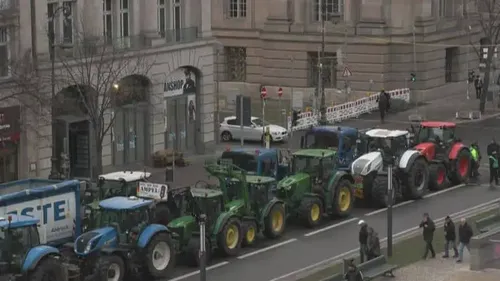 [ MANIFESTATION - FRANCE ] La grogne s'empare des agriculteurs à...