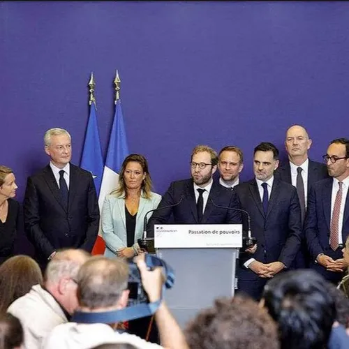 [ POLITIQUE - FRANCE ] Le nouveau Gouvernement se met en place.