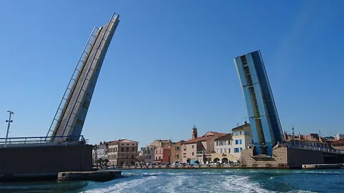 [ SOCIÉTÉ ]: Attention si vous avez l’habitude d’emprunter le pont...