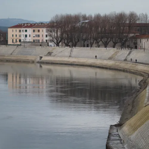 [ SOCIETE ] Arles: Débats sur la construction de nouveaux pontons...
