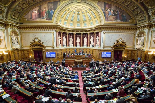 [ POLITIQUE ] Le Sénat a voté le départ à la retraite à 64 ans...
