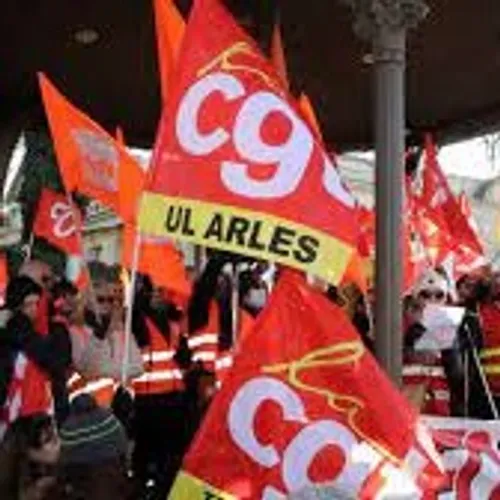 [SOCIAL]: 700 personnes ont défilé à Arles hier contre la réforme...