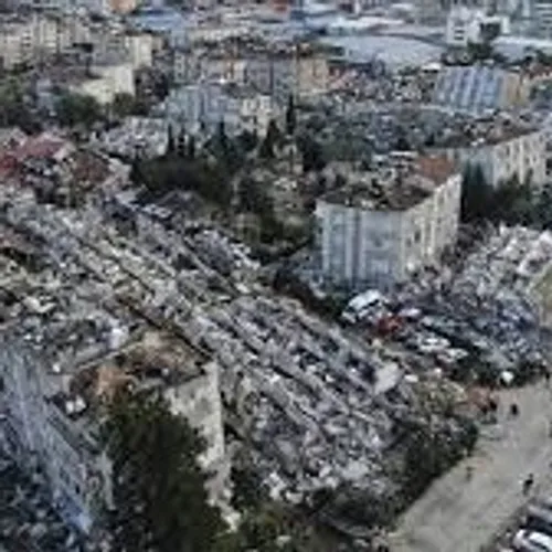 [A LA UNE]: Au moins 8300 morts dans les deux tremblements de terre...