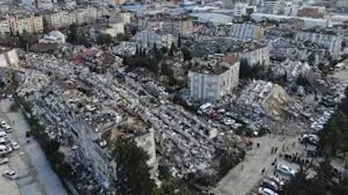 [A LA UNE]: Au moins 8300 morts dans les deux tremblements de terre...