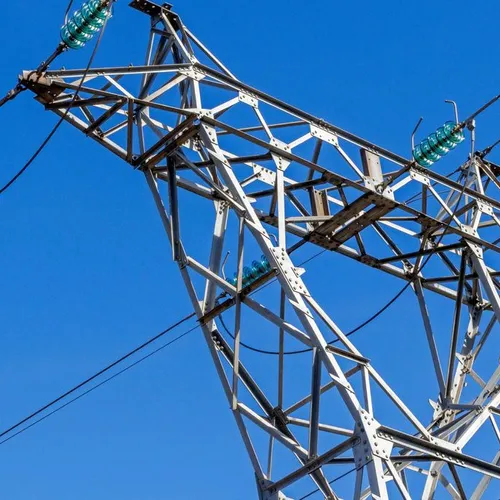 [ ENVIRONNEMENT - CAMARGUE ] La ligne très haute tension entre Fos...