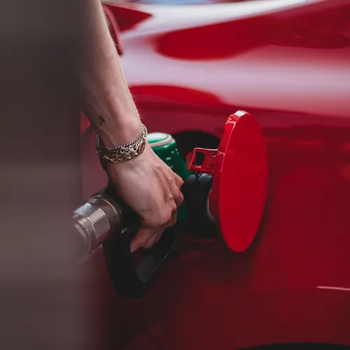 [ ECONOMIE ] Leclerc et Carefour vont vendre le carburant à prix...