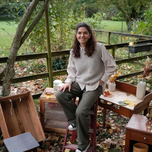 🔊A Châteaudun, « Mama Broc » redonne vie à des meubles oubliés 