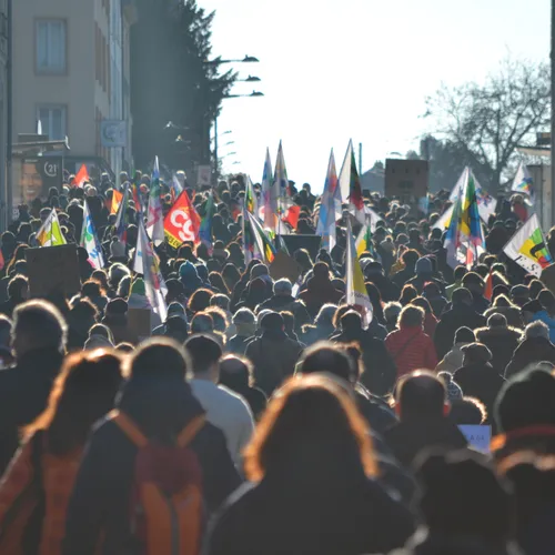 Plus de 2000 manifestants dans les rues du département