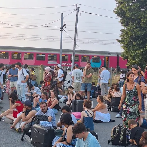 BEAUGENCY – 700 voyageurs bloqués après une panne, 20 hébergés à la...