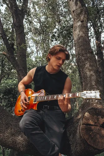 ULYSSE : Son premier single Fou sort enfin !