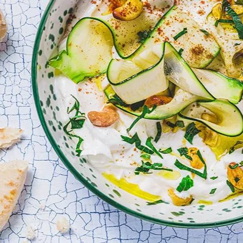 Labneh aux courgettes et noix de cajou grillées