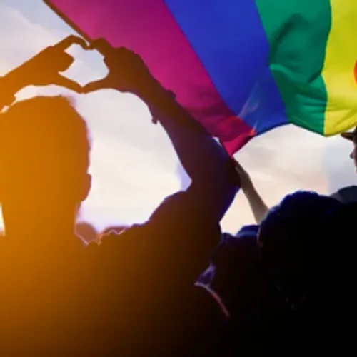 Face aux menaces autoritaires, la Gay Pride s’affirme comme un acte...
