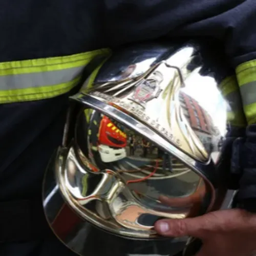À l’affût sur les hauteurs, les pompiers guettent les signes de feu...