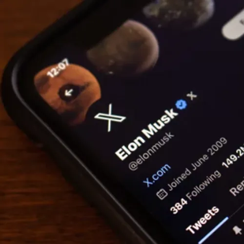 Elon Musk s’engage sur la scène politique américaine en fondant un...