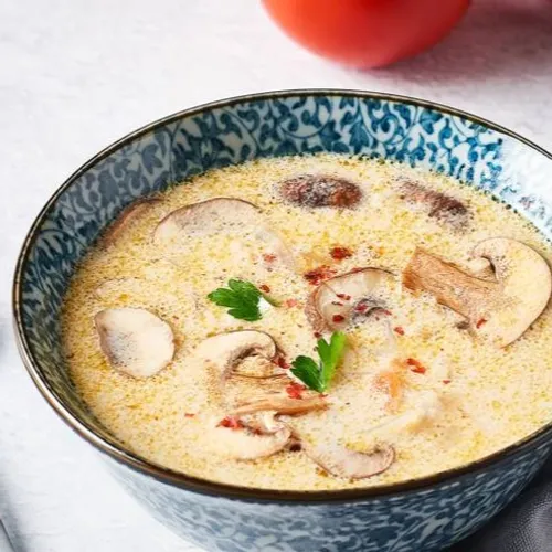 Soupe thaï au poulet et lait de coco