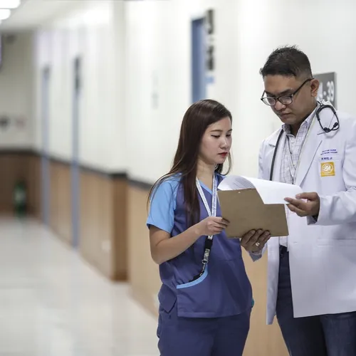 500 médecins libéraux, internes et étudiants en médecine ont...