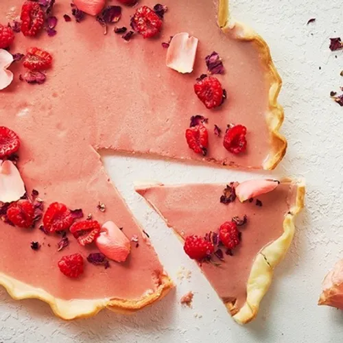 Panna cotta en tarte à la framboise et la rose