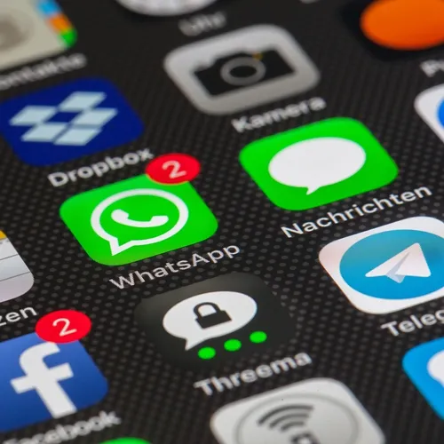 Faut-il interdire les réseaux sociaux avant 15 ans?