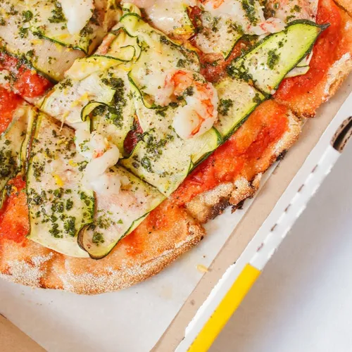 Pizza crevettes courgettes
