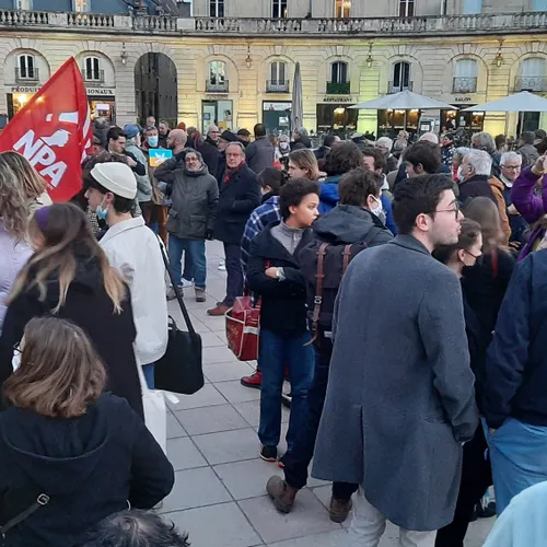 Rassemblement contre la guerre en Ukraine place de la Libération 