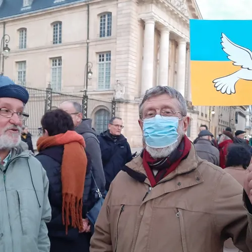 Rassemblement contre la guerre en Ukraine place de la Libération 