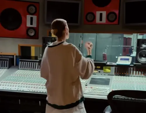 Quand Céline Dion kiffe en studio le nouveau remix de Sebastian...