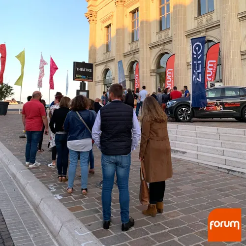 Le public à l'entrée du concert