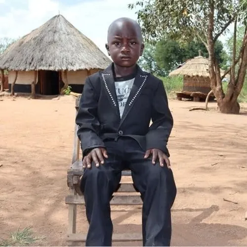 Patrick Ouma Lutwayi, trois ans et déjà nommé chef 
