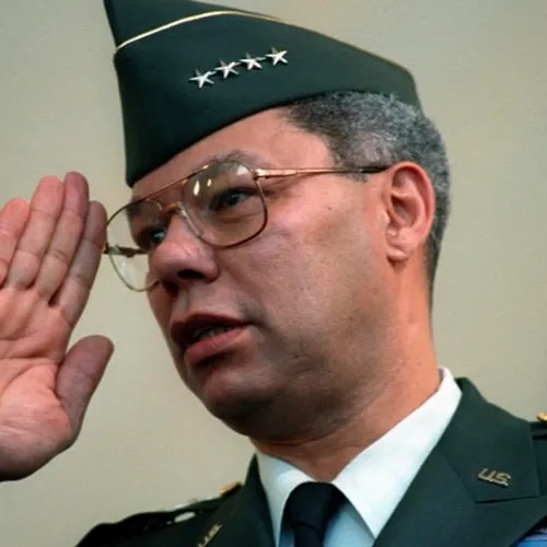 Colin Powell, mort du premier afro-américain à occuper un poste de...
